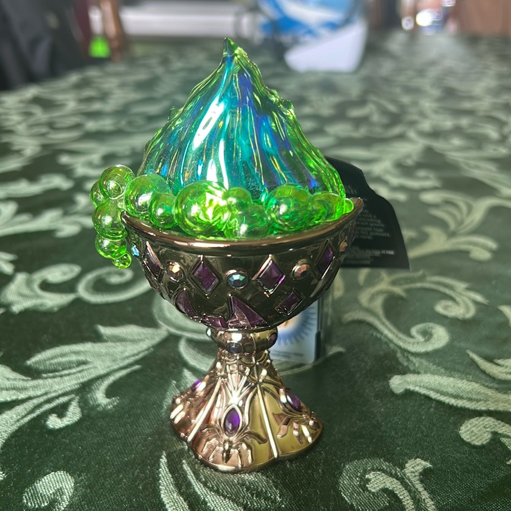 NEW B&BW Bubble Bubble Toil & Trouble Wallflower Plug nightlight goblet ghosts